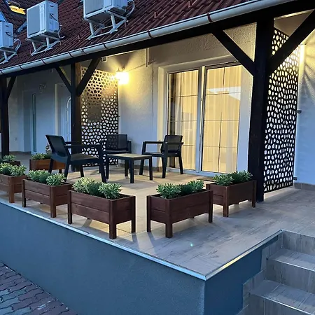 Apartment Sasfeszek *