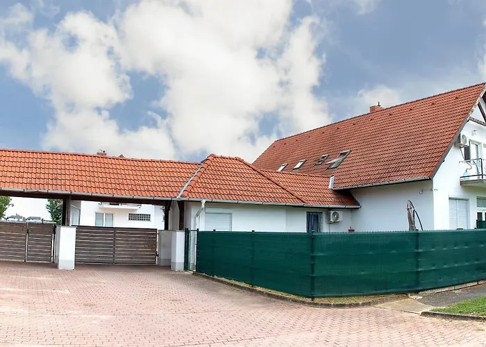 Sasfeszek * Bük